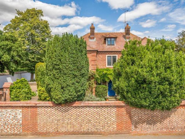6 bedroom detached house for sale