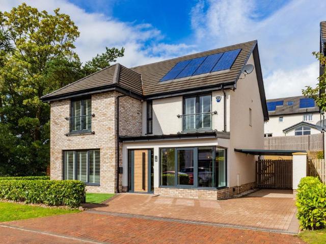 6 bedroom detached house for sale