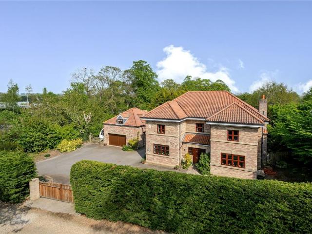 6 bedroom detached house for sale
