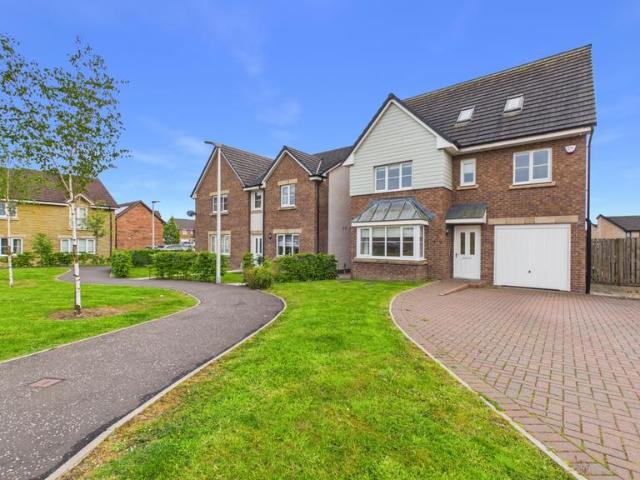 6 bedroom detached house for sale