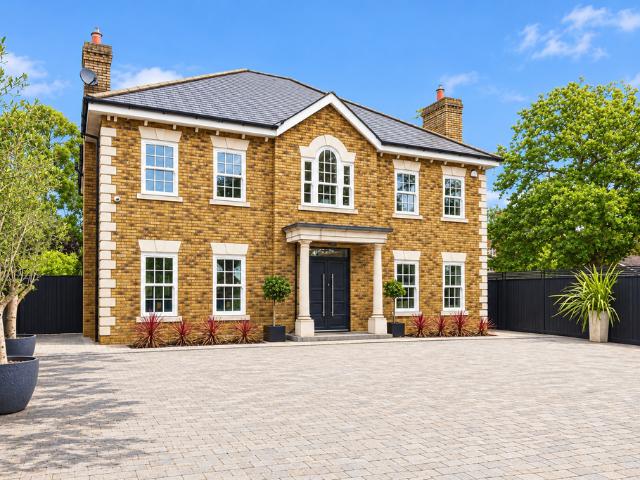 6 bedroom detached house for sale