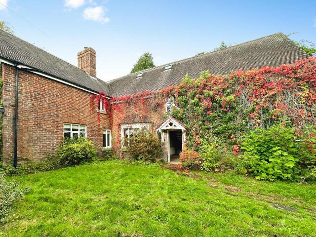 6 bedroom detached house for sale