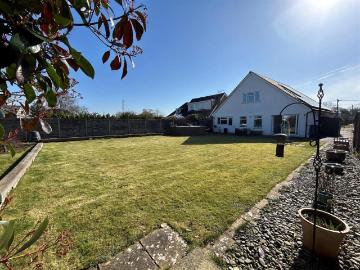 6 bedroom detached house for sale