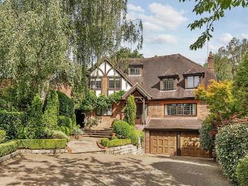 6 bedroom detached house for sale