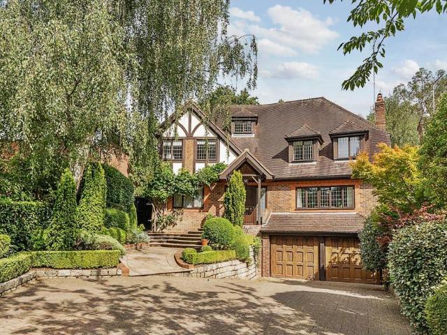 6 bedroom detached house for sale