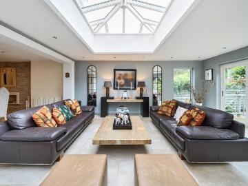 5 bedroom detached house for sale