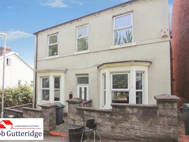 6 bedroom detached house for sale