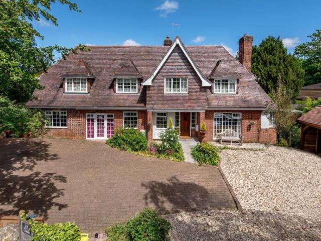 6 bedroom detached house for sale