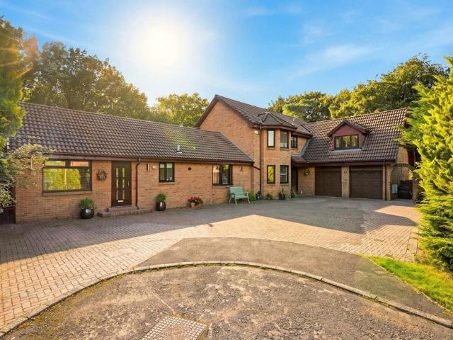 6 bedroom detached house for sale