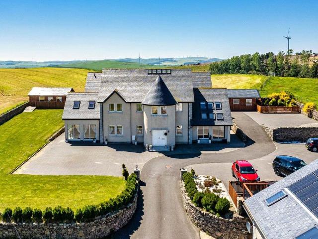 6 bedroom detached house for sale