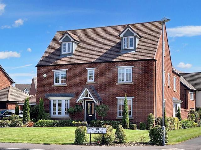 6 bedroom detached house for sale
