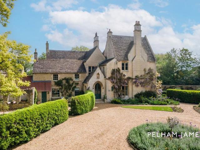 6 bedroom detached house for sale