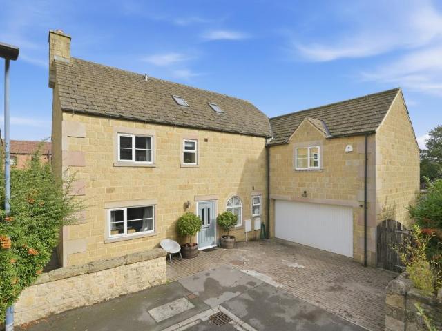 6 bedroom detached house for sale
