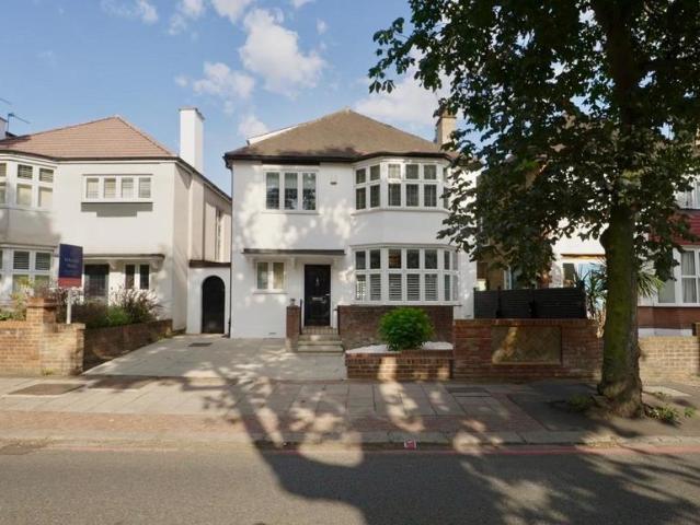 6 bedroom detached house for sale