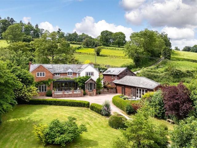 6 bedroom detached house for sale
