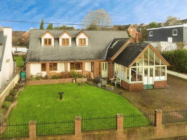 6 bedroom detached house for sale