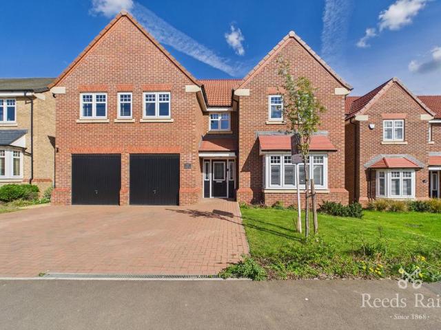 6 bedroom detached house for sale