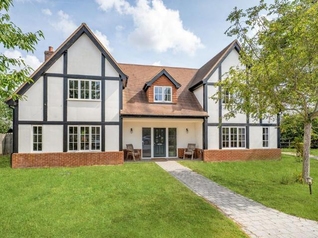6 bedroom detached house for sale