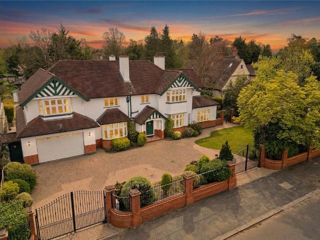 6 bedroom detached house for sale