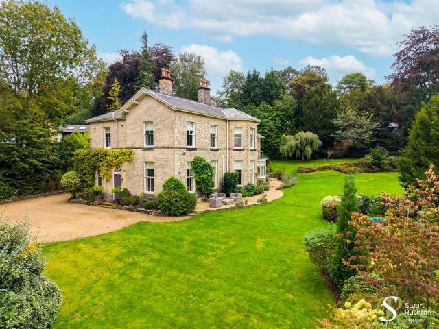6 bedroom detached house for sale