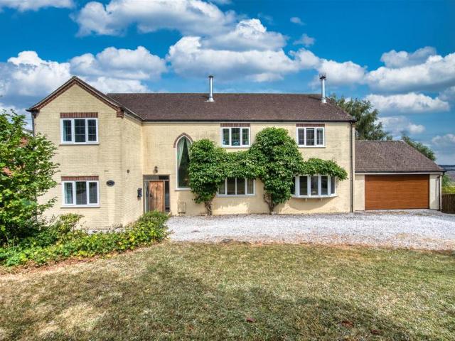 6 bedroom detached house for sale