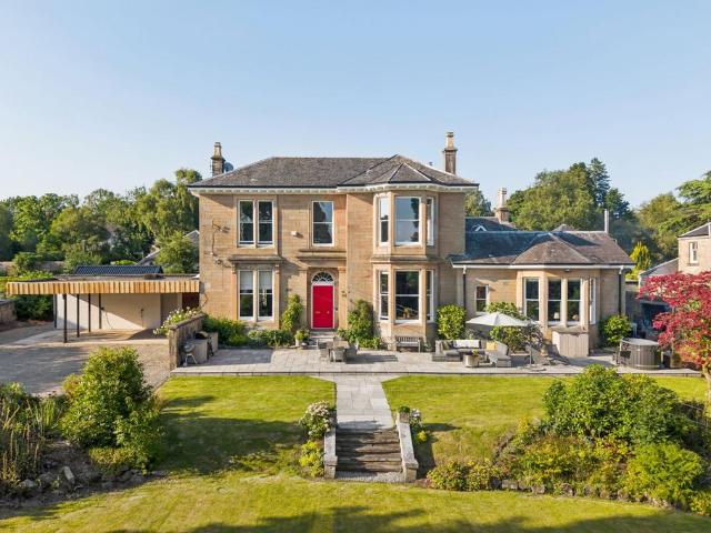 6 bedroom detached house for sale