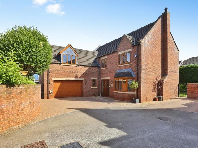 6 bedroom detached house for sale