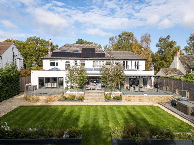 6 bedroom detached house for sale