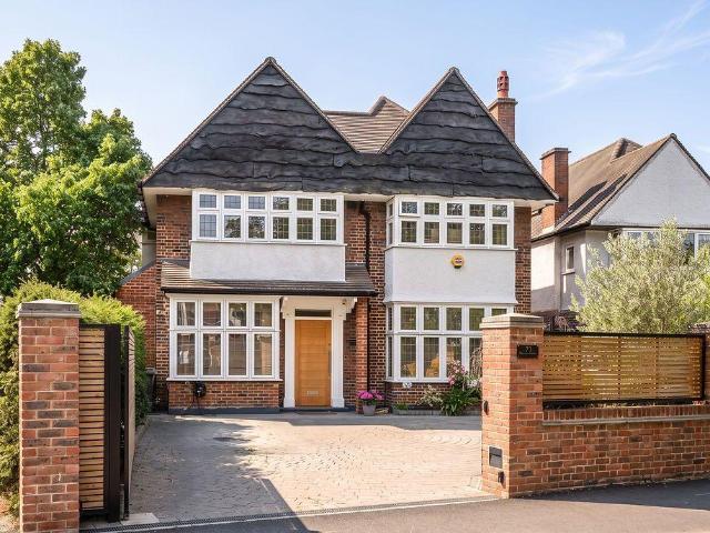 6 bedroom detached house for sale