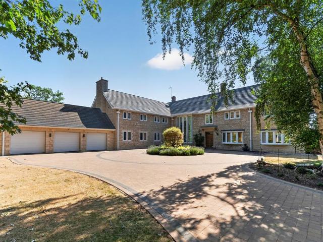 6 bedroom detached house for sale