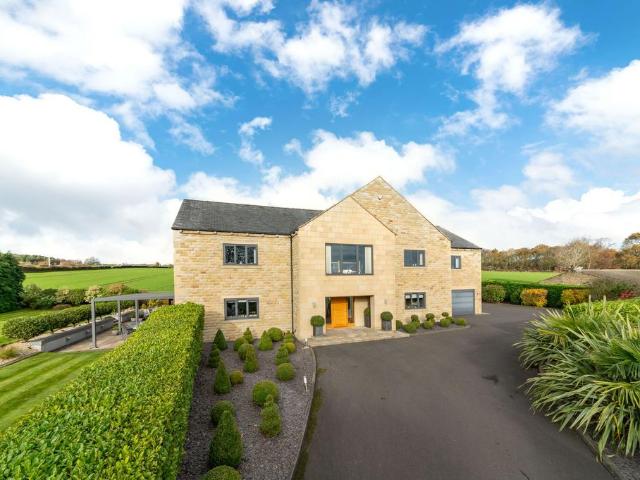 6 bedroom detached house for sale