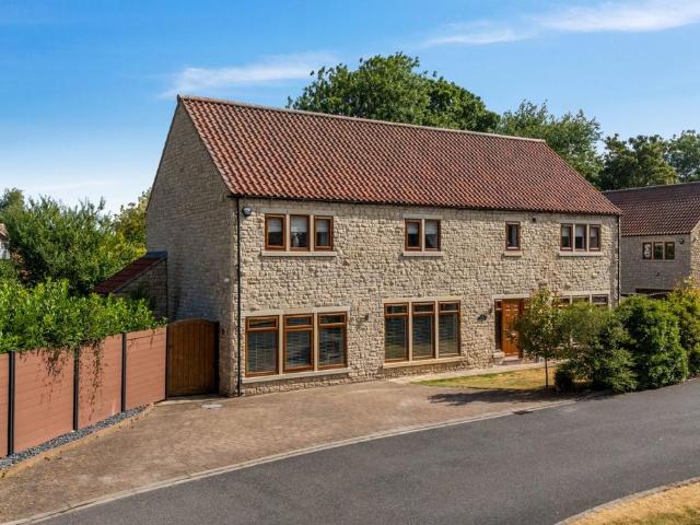 6 bedroom detached house for sale