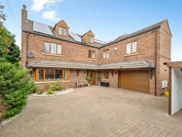 6 bedroom detached house for sale