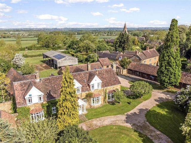 6 bedroom detached house for sale