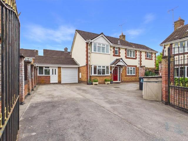 6 bedroom detached house for sale