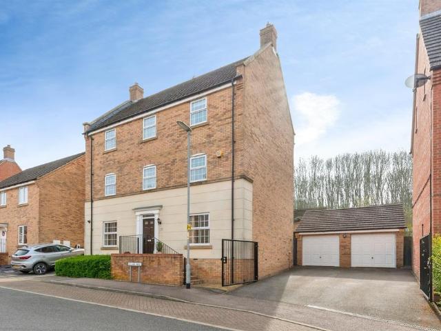6 bedroom detached house for sale