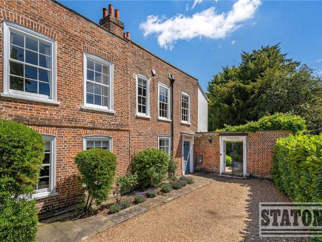 6 bedroom detached house for sale
