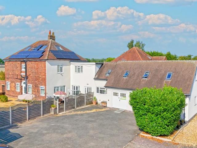 6 bedroom detached house for sale