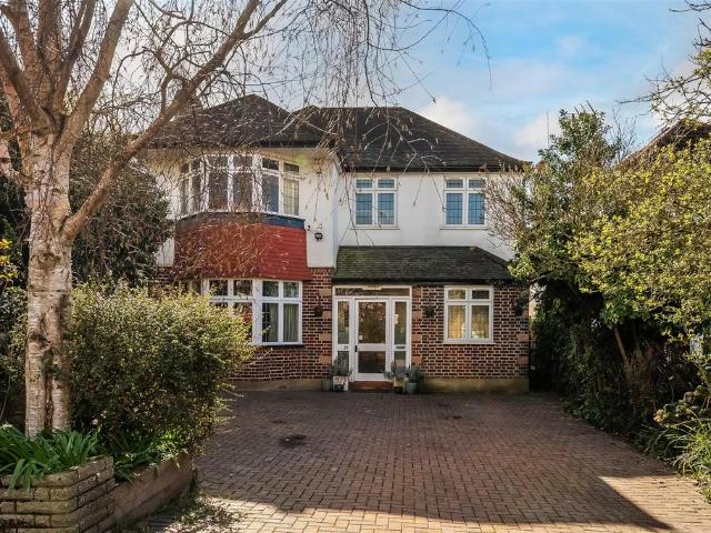 6 bedroom detached house for sale