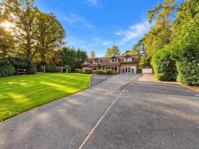6 bedroom detached house for sale