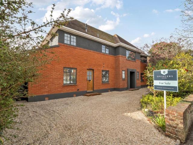 6 bedroom detached house for sale