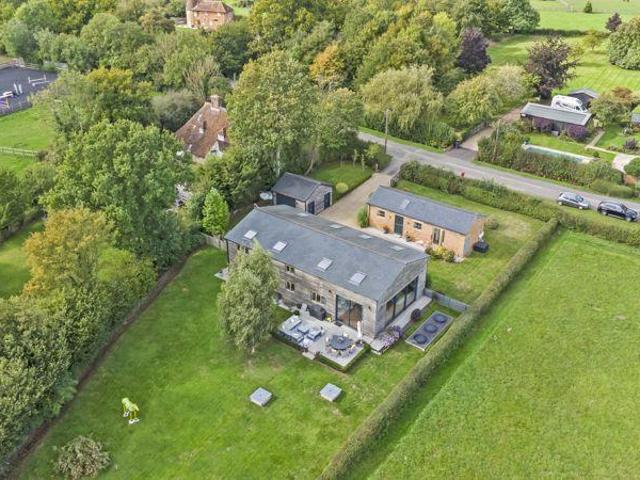 6 bedroom detached house for sale