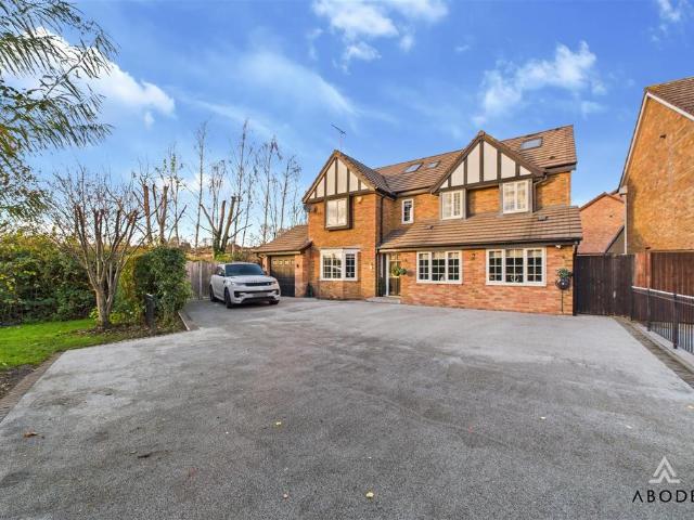 6 bedroom detached house for sale