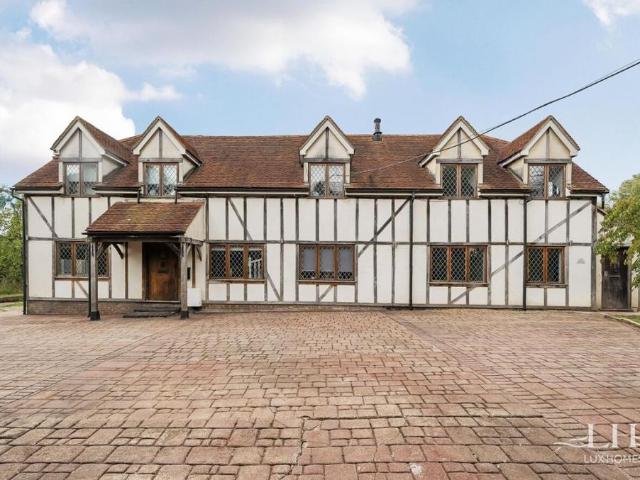 6 bedroom detached house for sale