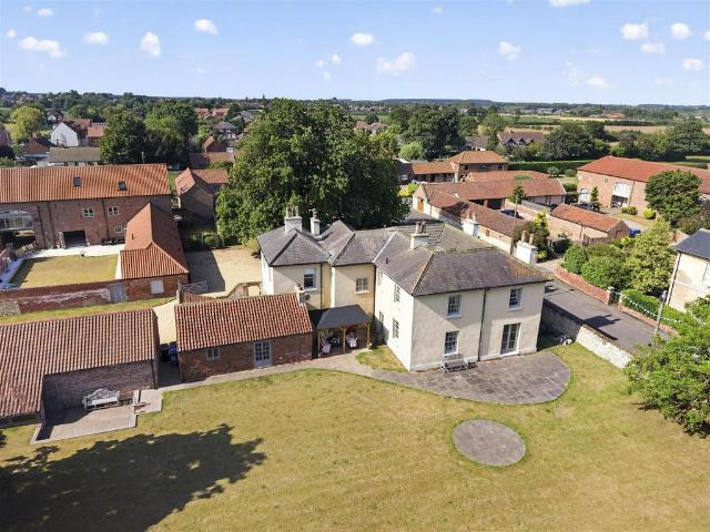 6 bedroom detached house for sale