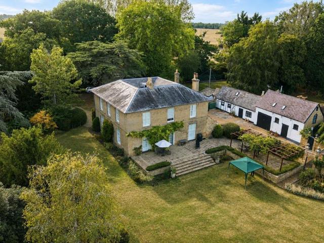 6 bedroom detached house for sale