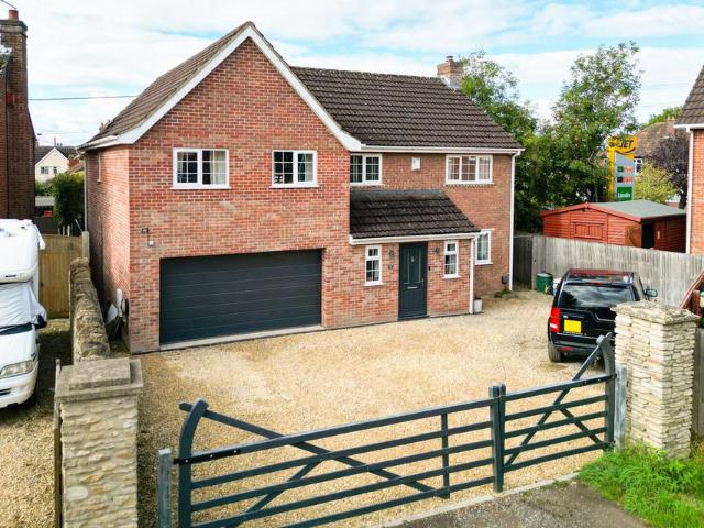 6 bedroom detached house for sale