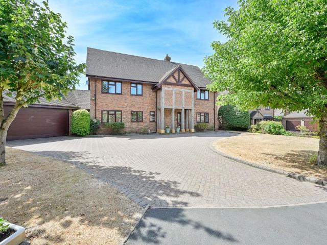 6 bedroom detached house for sale