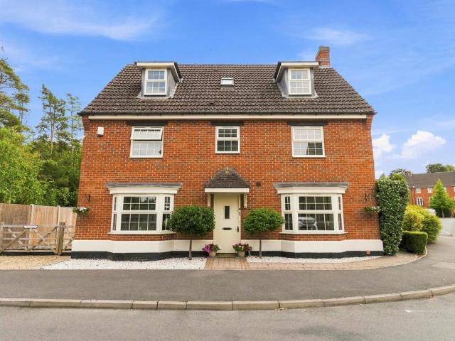6 bedroom detached house for sale