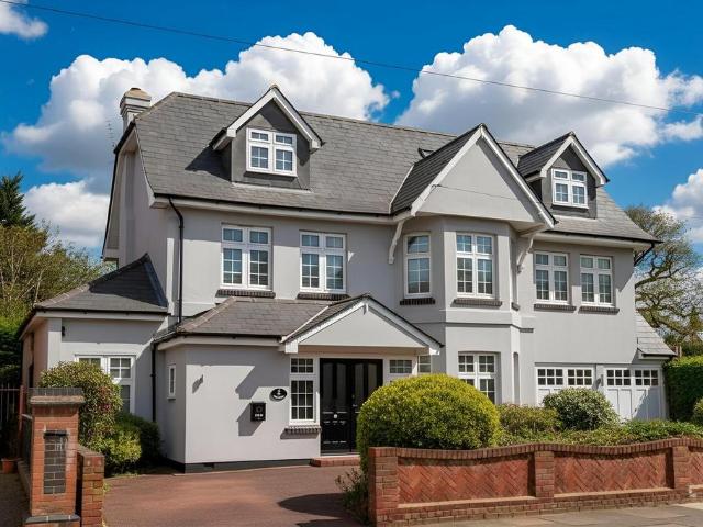 6 bedroom detached house for sale